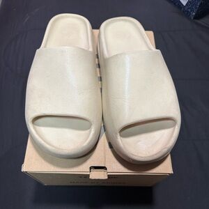 Yeezy slides bone size 13 USED!!!!!!!!!!!